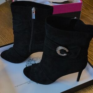 Vince Camuto Antaya Black Suede Open Toe Heeled Boots w/Buckle 9.5 New In Box